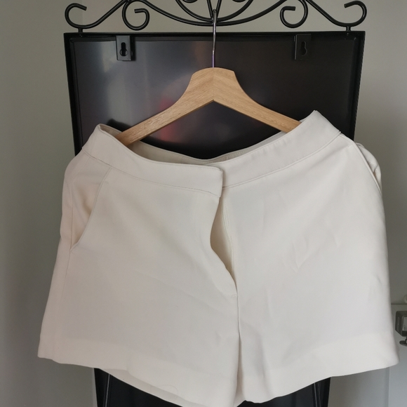 NEW H&M white short - Picture 1 of 2